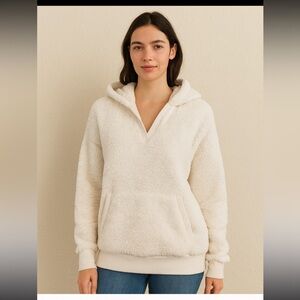 NWT Victoria’s Secret PINK sherpa pullover hoodie. Size Large